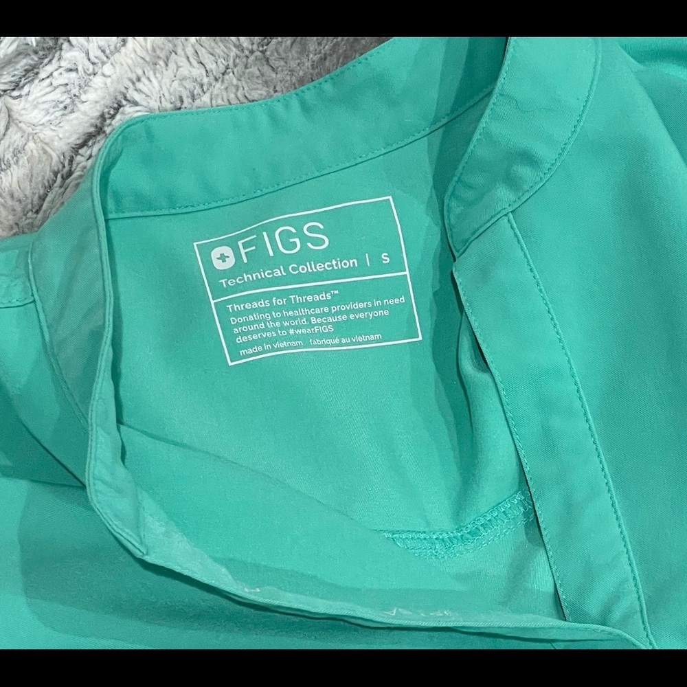 FIGS 💚 - Picture 3 of 3